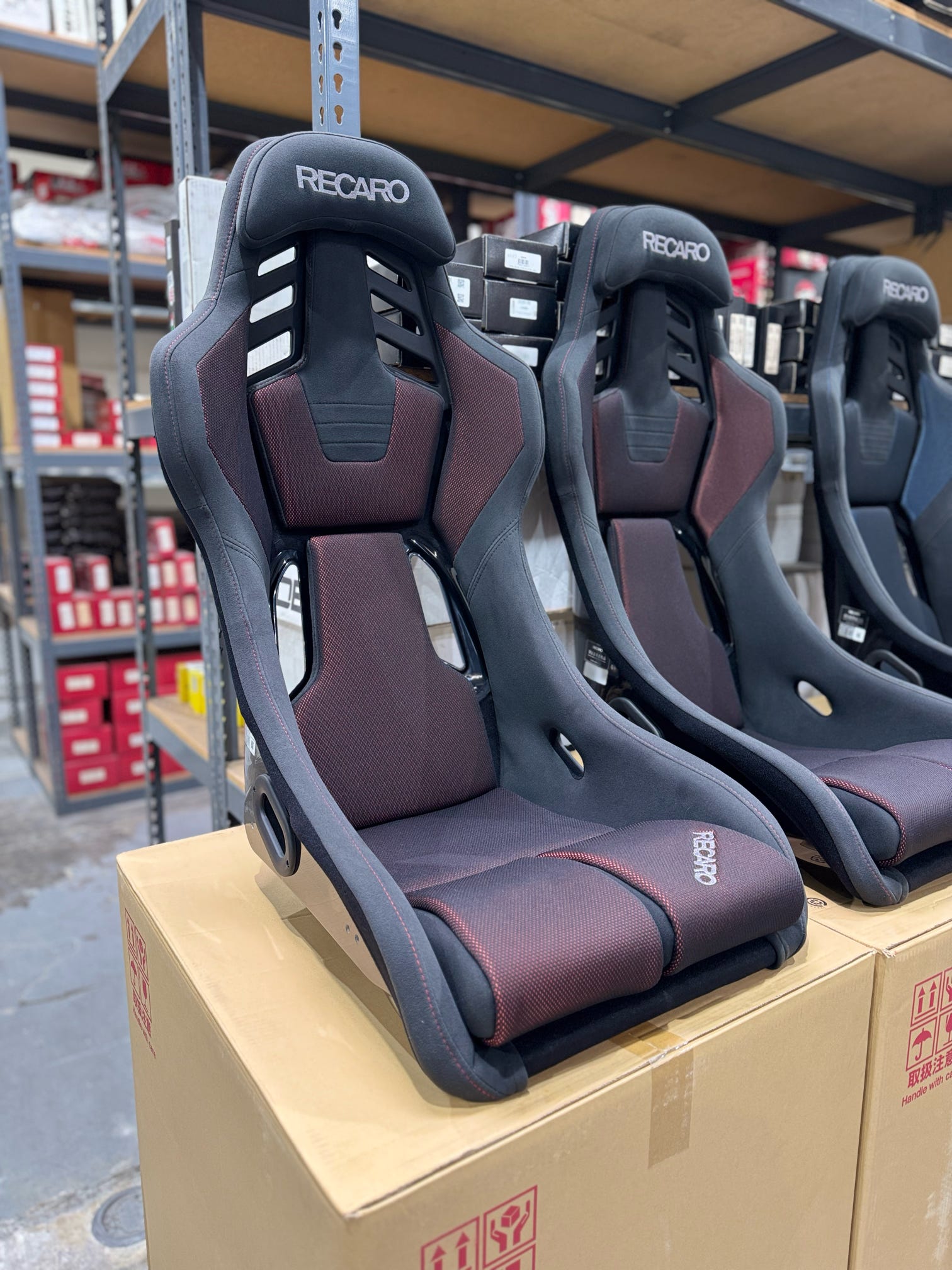 Recaro RSS BK Large FRP Seat in Kamui Black / Brilliant Mesh Red | 81-089.67.641-0