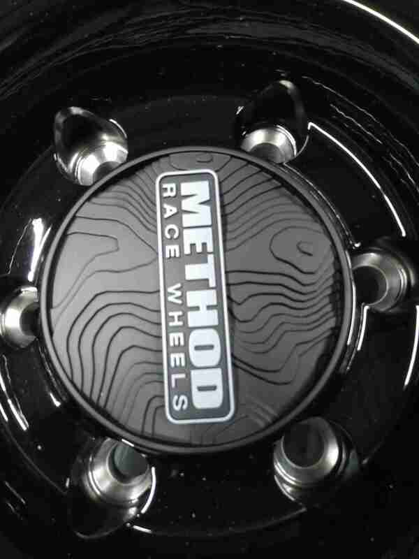 Method MR318 18x9 0mm Offset 6x5.5 106.25mm CB (Gloss Black) — Scratch & Dent