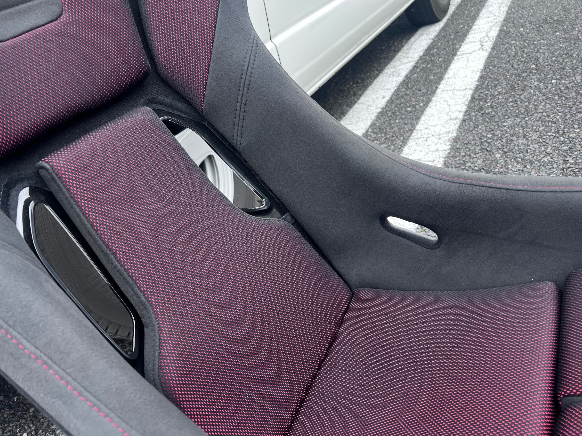 Recaro RSS BK Large FRP Seat in Kamui Black / Brilliant Mesh Red | 81-089.67.641-0