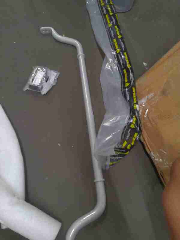 Whiteline X Heavy Duty Adjustable Rear 20mm Sway bar - Nissan GT-R R35 — Incomplete: Missing sway bar brackets
