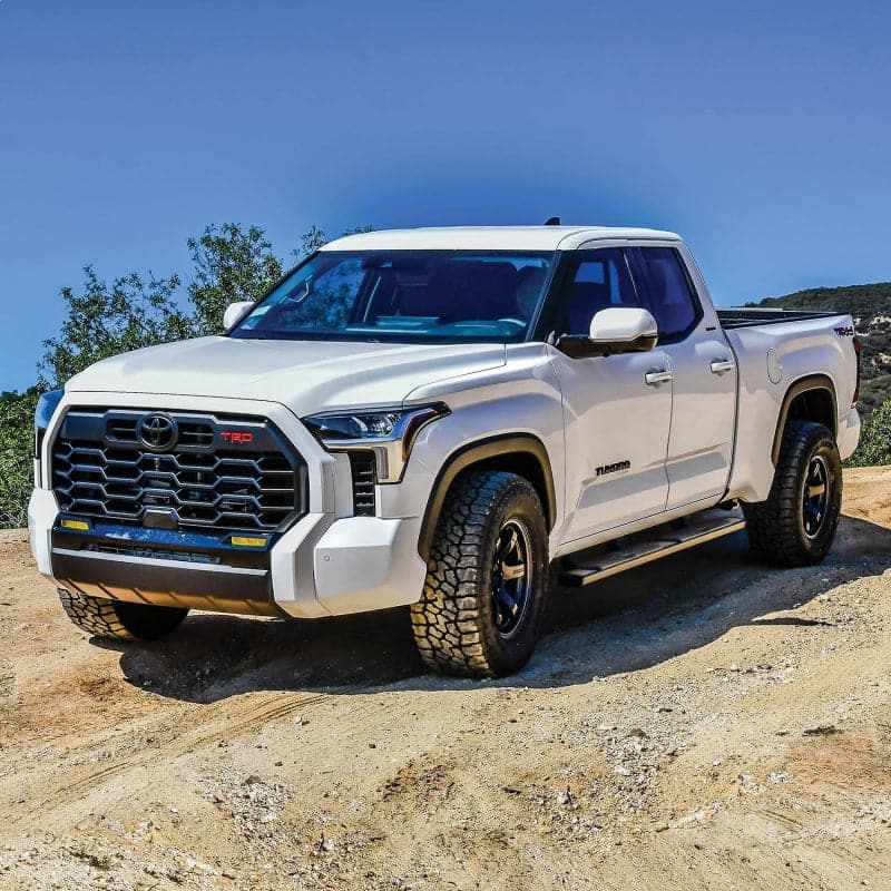 Westin 2022+ Toyota Tundra Dbl Cab & Crew Max R5 Nerf Step Bars - Textured Black (28-51335)