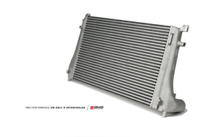 AMS Performance 2015+ VW Golf R MK7 Actualización del intercooler de montaje frontal con tanques de extremo fundido (AMS.21.09.0001-1)